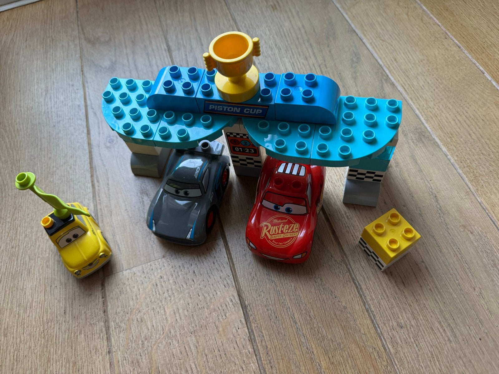 LEGO Duplo Cars 3 Piston Cup Race (10857) - Complete Set, Ophalen, Overige thema's, Zo goed als nieuw, Compleet