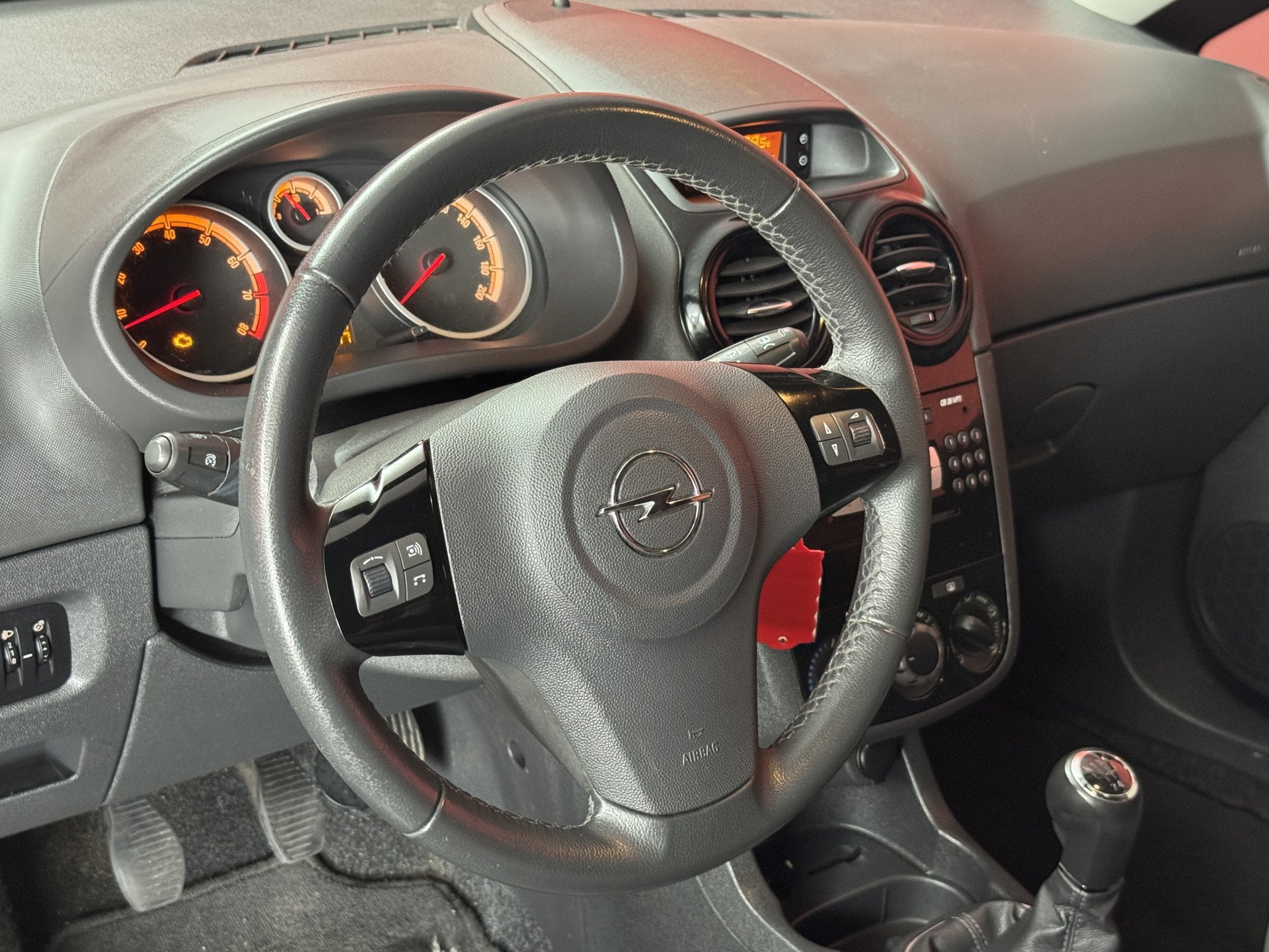 Opel Corsa 1.4-16V '111' Edition | Trekhaak | Airco | Cruise, Auto's, Voorwielaandrijving, Euro 5, Gebruikt, Zwart