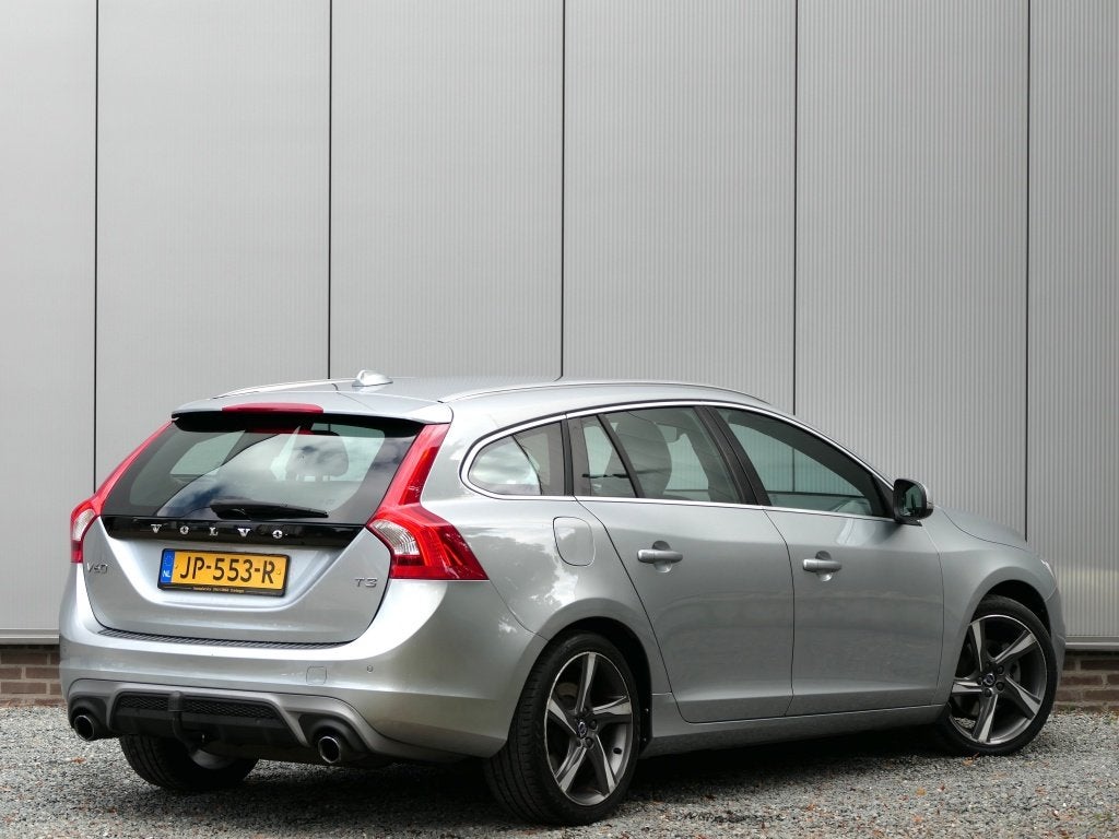 Volvo V60 2.0 T3 R-Design Trekhaak / Xenon / Standkachel, Auto's, Volvo, 1479 kg, Gebruikt, 4 cilinders, 1969 cc