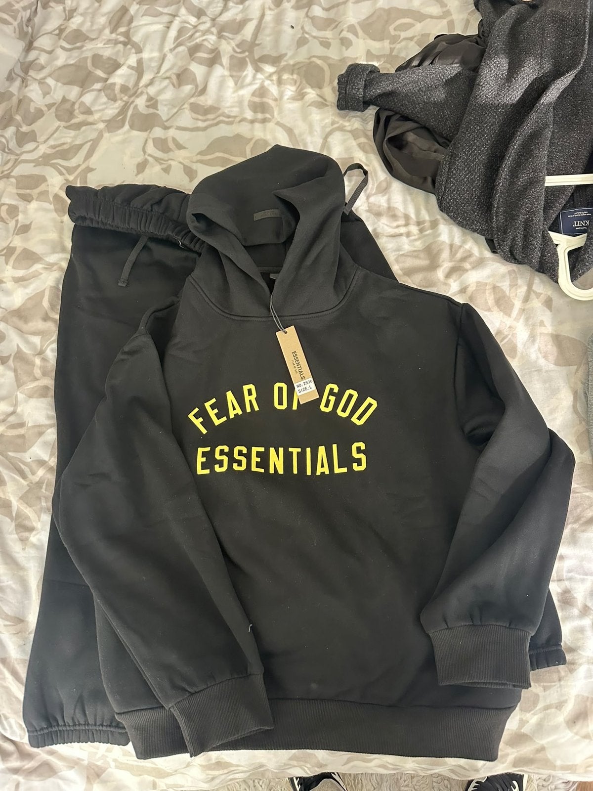 Fear of God Essentials Hoodie & Joggingbroek Set Zwart, Ophalen, Nieuw, Maat 52/54 (L), Zwart