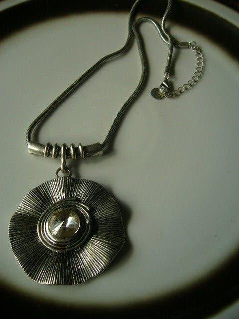 VINTAGE KETTING MET MOOIE GROTE HANGER VAN WINGS, Ophalen of Verzenden, Overige materialen, Ketting