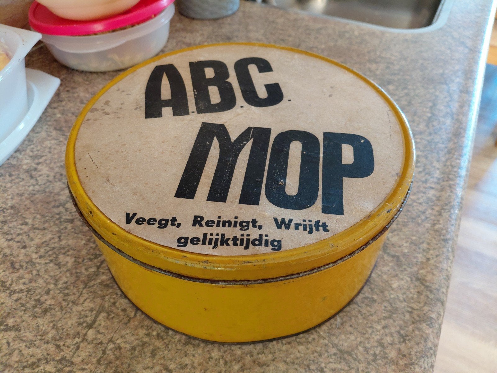 Heel bijzonder blik. ABC MOP Veegt, reinigt, wrijft gelijk.., Ophalen of Verzenden