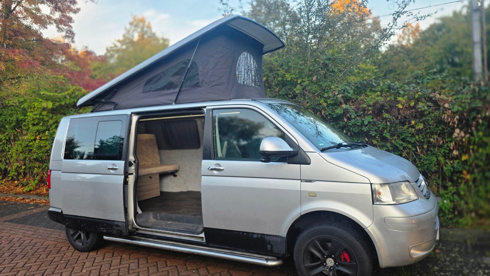 Volkswagen Transporter T5 Camper - Compact en Compleet, Caravans en Kamperen, Automaat, Airconditioning, Buscamper of Camperbus