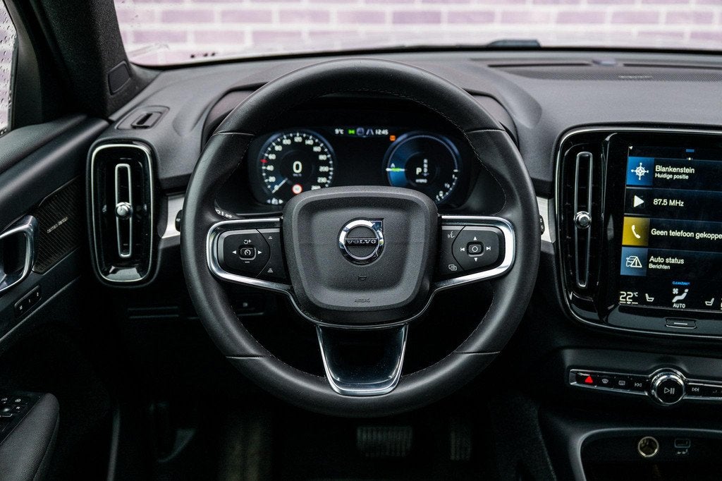 Volvo XC40 Plug-in Hybrid T4 Plus Dark | Panoramadak | Stoel, Auto's, 12 maanden, Stof, Euro 6, 1712 kg