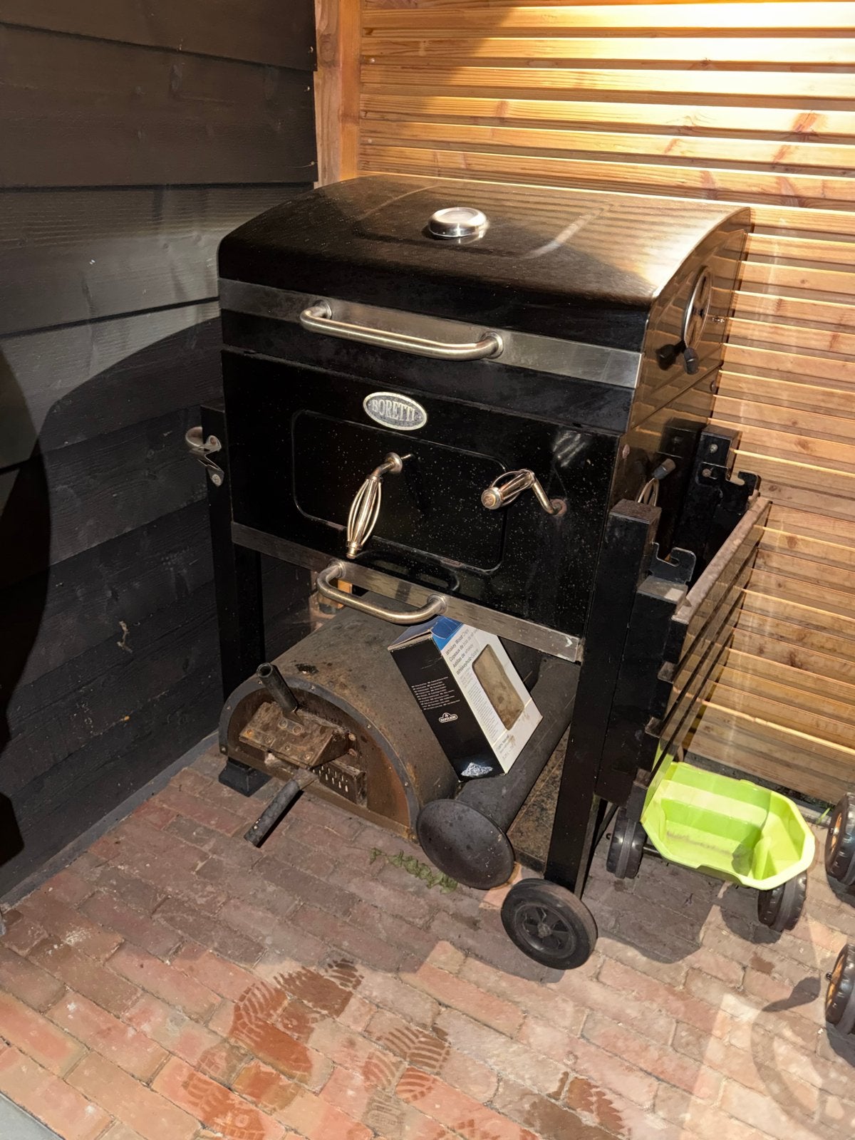 Boretti Barbecue met Rookoven - Zwart, Gebruikt, Tuin en Terras, Ophalen, Gebruikt