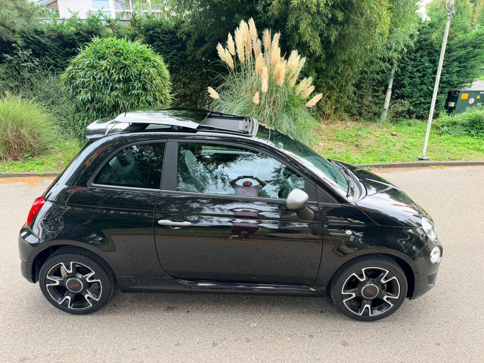Fiat 500 1.0 70pk Hybrid Sport/panorama dak /Clima/Cruise ., 40 €/maand, Zwart, 4 stoelen, Leder en Stof