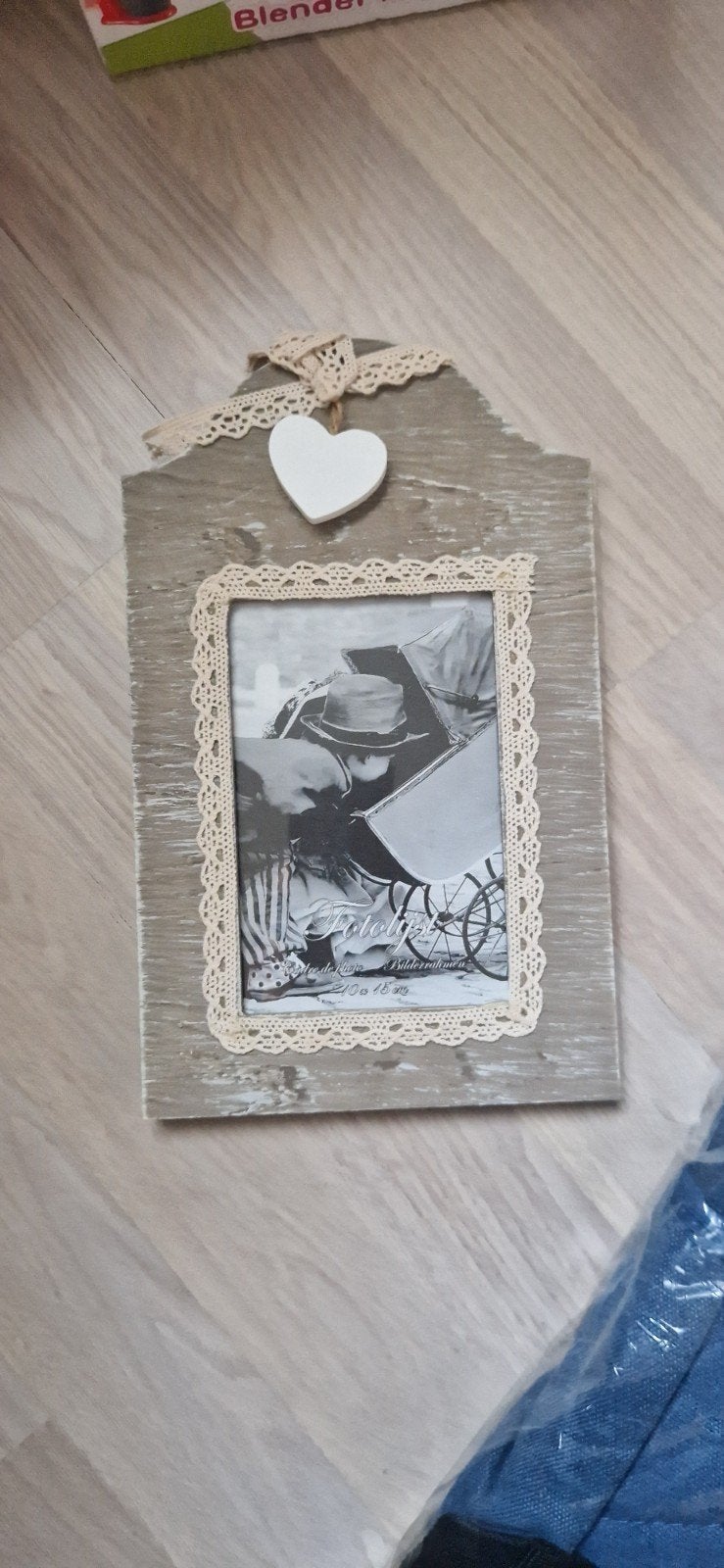 3x Horizontale en 1 verticale fotolijsten met decoratie, Gebruikt, Beige, Ophalen of Verzenden, Fotolijst