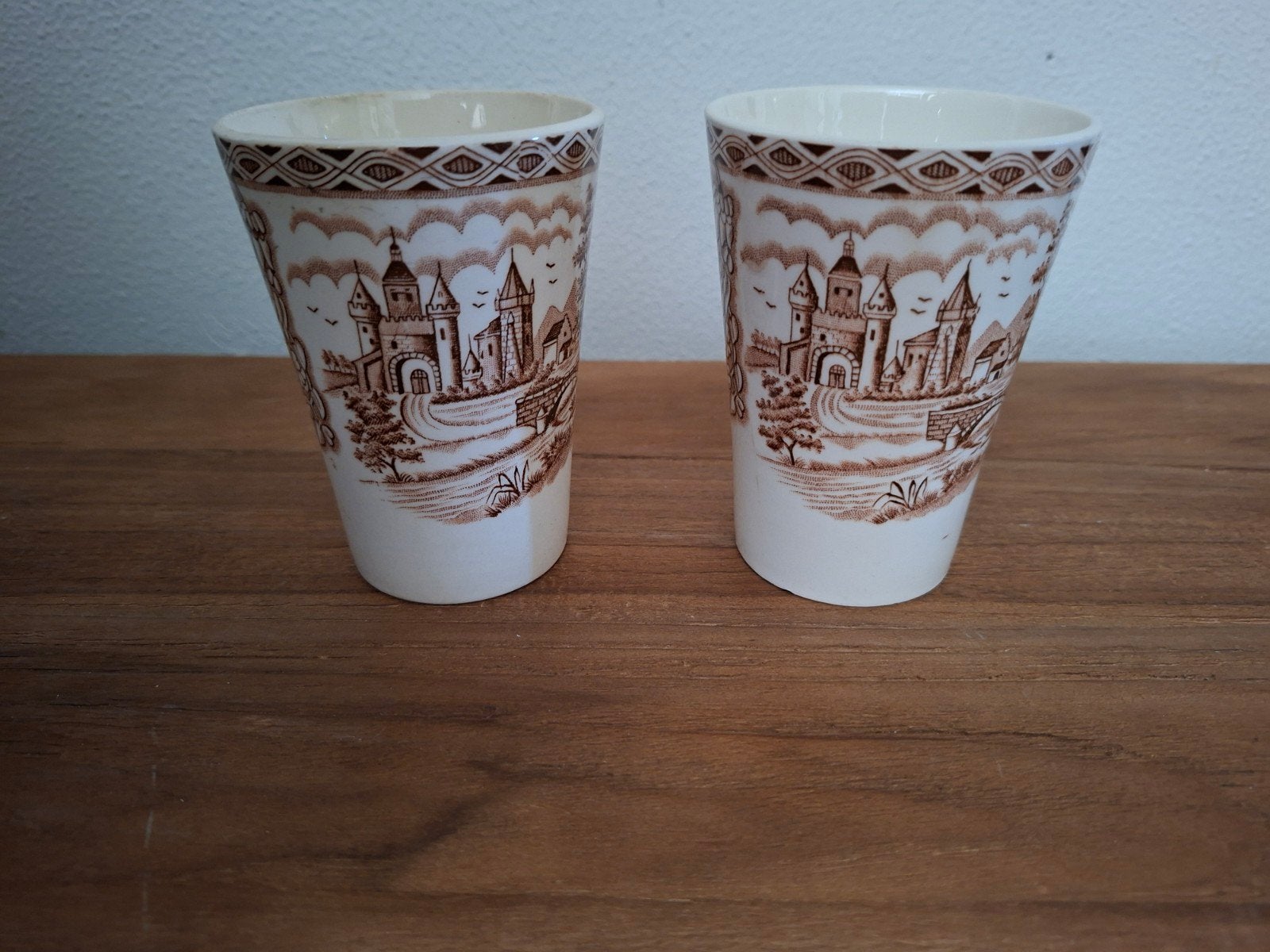 2 Petrus Regout Maastricht 'British Castles' bekers, Ophalen of Verzenden