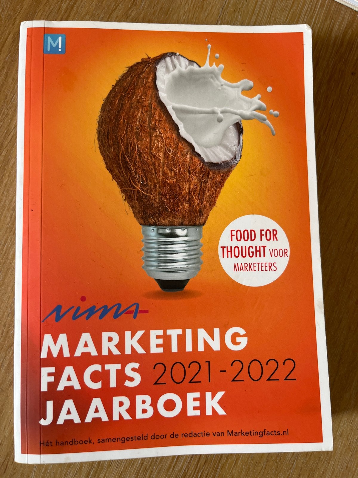 NIMA Marketing Facts Jaarboek 2021-2022, Ophalen of Verzenden, Zo goed als nieuw, Economie en Marketing