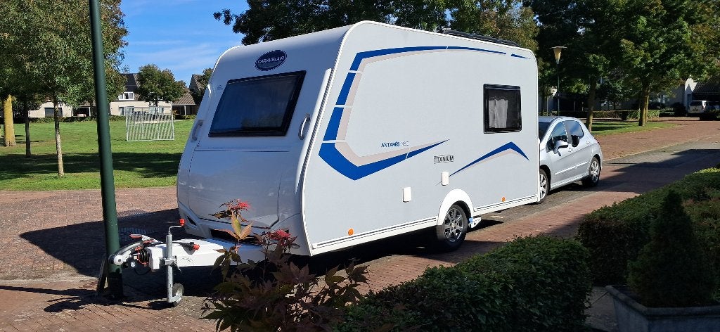 Caravelair Antares Style 390 Titanium - Perfecte staat, Caravans en Kamperen, Standaardzit, 750 - 1000 kg, Particulier, Caravelair