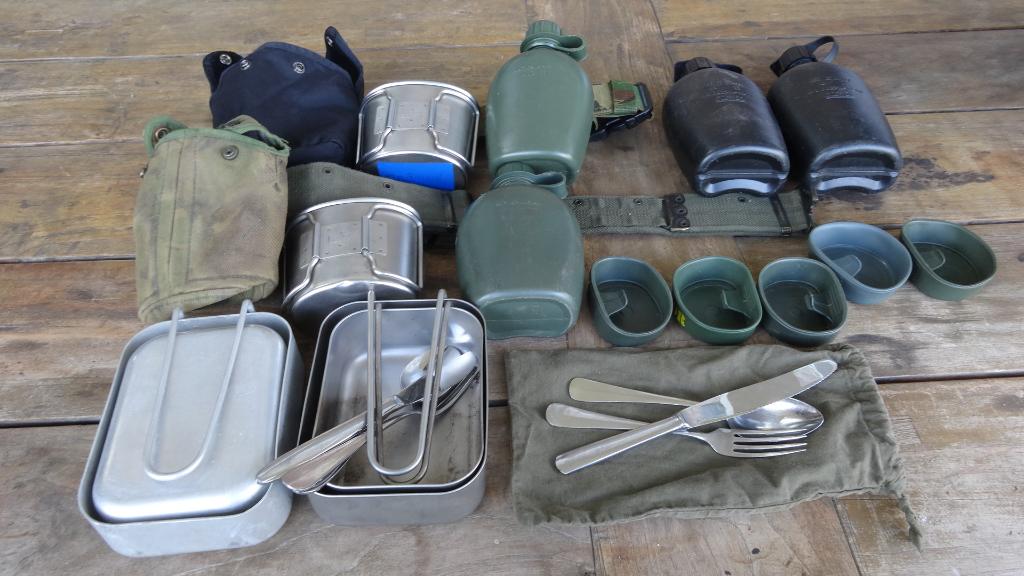 Lot veldflessen, mestins, mokken,bestek, Verzamelen, Militaria | Algemeen, Ophalen of Verzenden, Landmacht, Nederland, Overige typen