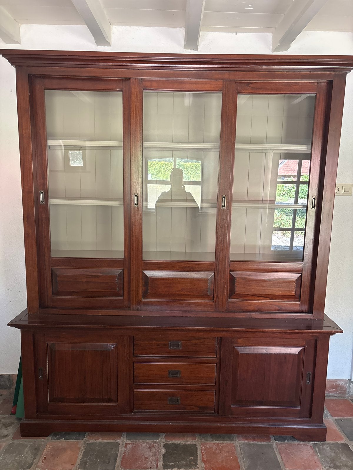 Prachtige houten vitrinekast met schuifdeuren en lades, Huis en Inrichting, Kasten | Boekenkasten, 200 cm of meer, ., 150 tot 200 cm