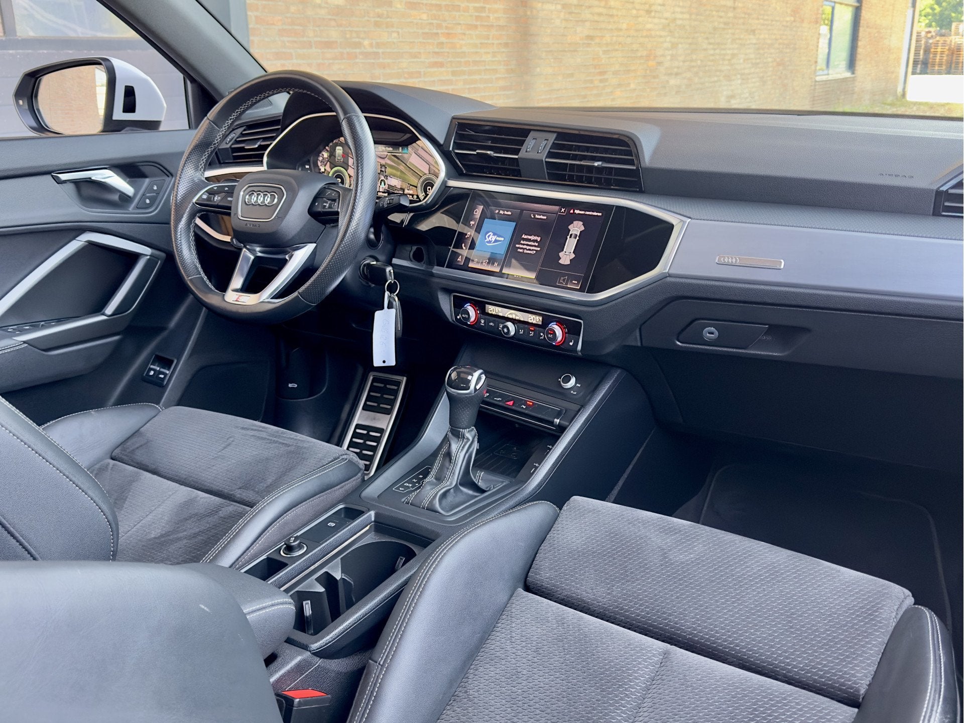 Audi Q3 45 TFSI e AUT6 3X S-LINE PANODAK LEDER NAVI DIGI-DAS, Auto's, Dealer onderhouden, Gebruikt, Euro 6, Wit