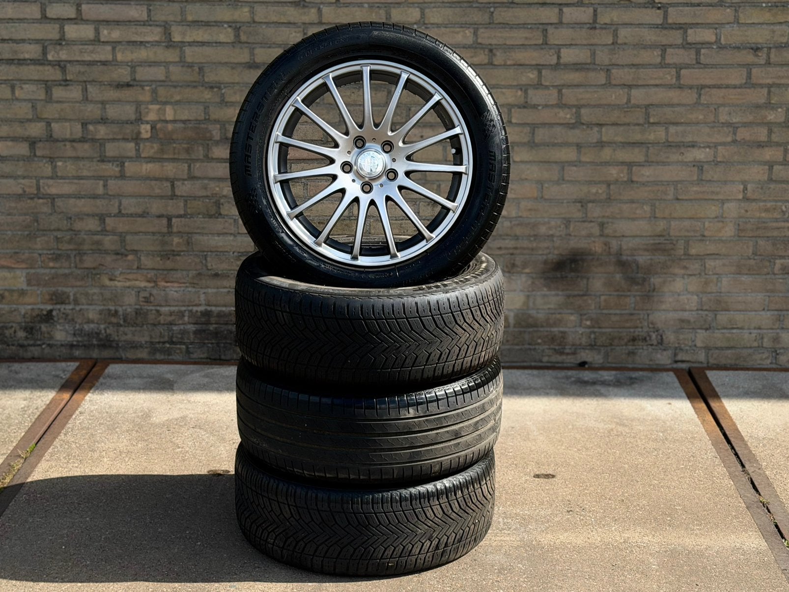 Alfa romeo velgenset + Banden 17 inch!, Auto-onderdelen, Banden en Velgen, 17 inch, Ophalen of Verzenden, All Season, 225 mm