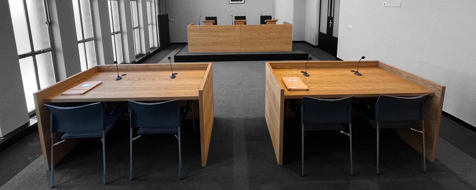 Diverse houten buro’s , rechtbank, desk, directie buro, Huis en Inrichting, Ophalen, Gebruikt