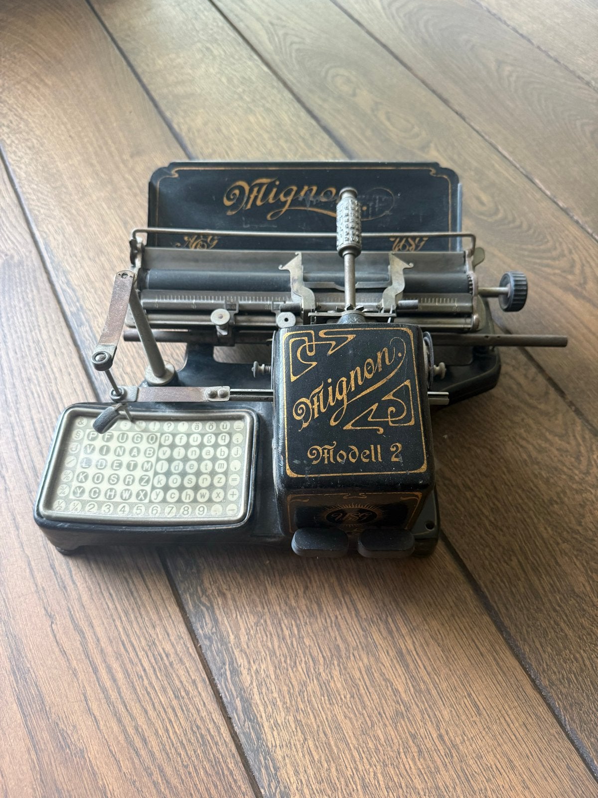 Antieke typemachine merk Mignon Model 2, Ophalen