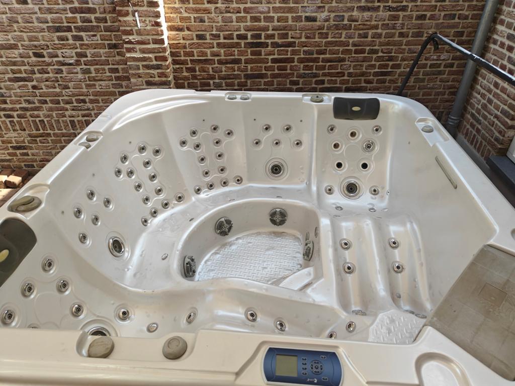 Jacuzzi voor onderdelen, Ophalen, Gebruikt