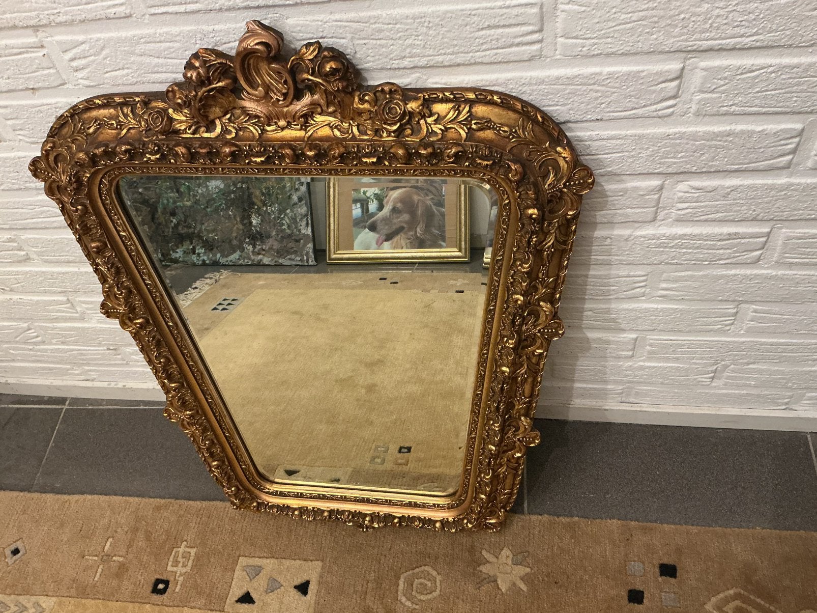 Prachtige spiegel met bewerkte lijst en console, Antiek en Kunst, Antiek | Spiegels, Ophalen of Verzenden, Overige vormen, 50 tot 100 cm