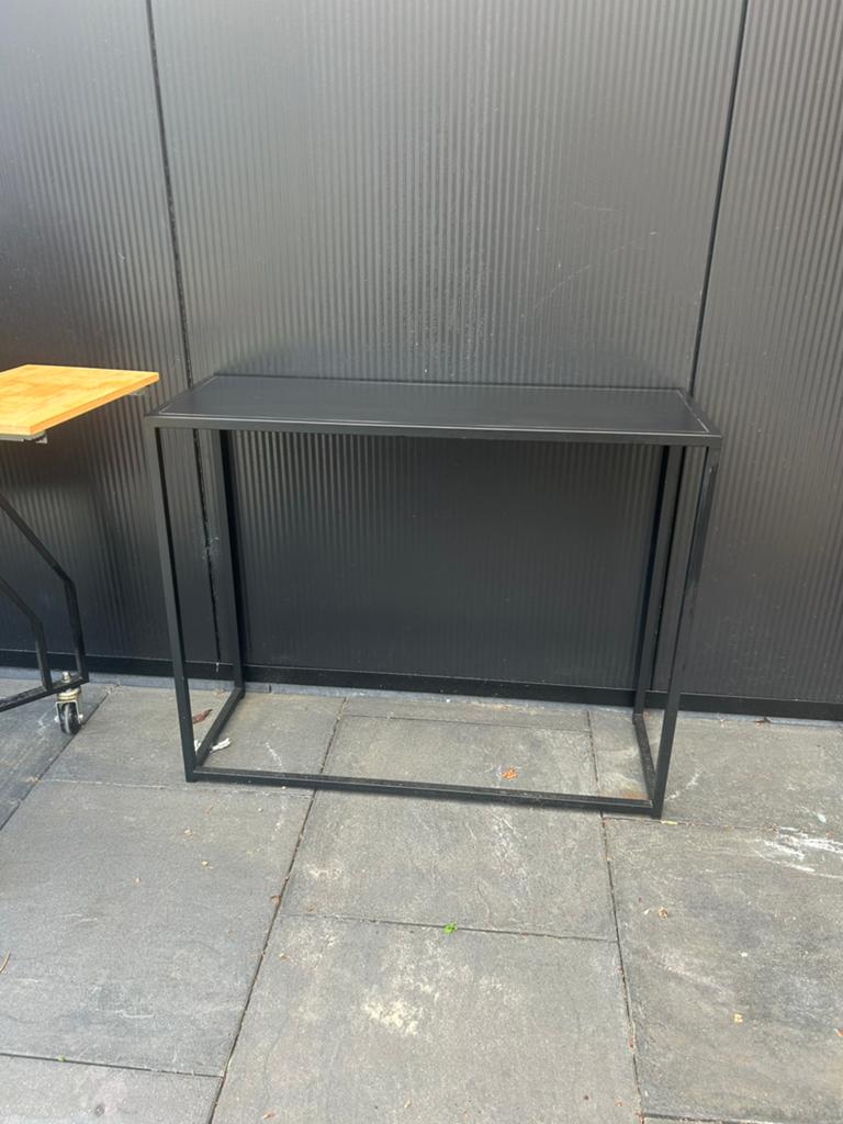 Zwarte sidetable, Huis en Inrichting, Tafels | Sidetables, Ophalen, 100 tot 150 cm, Zo goed als nieuw, 25 tot 50 cm