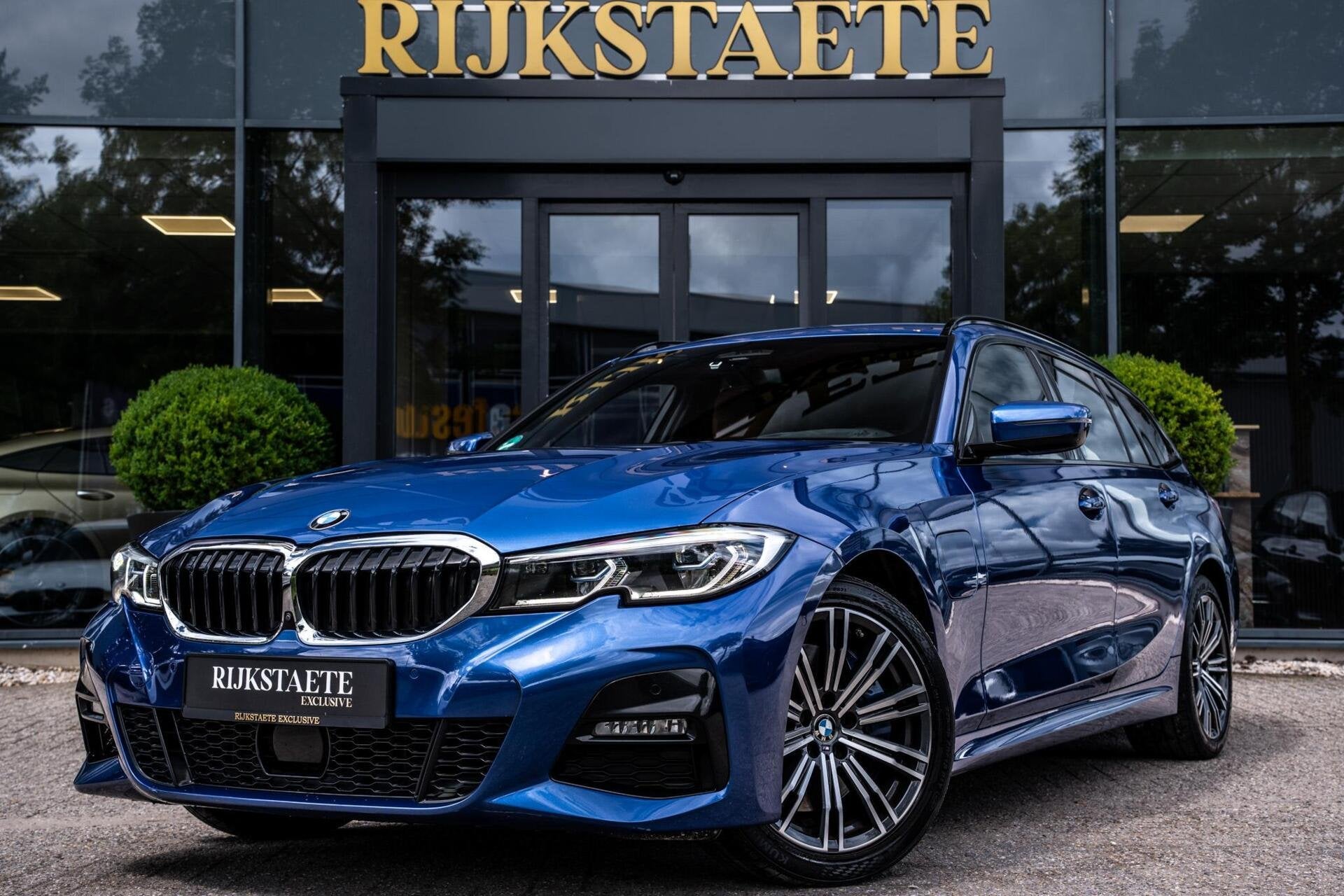 BMW 3-serie Touring 330e High Executive|H&K|HEAD-UP|360|ACC, Auto's, Achterwielaandrijving, Gebruikt, Euro 6, 4 cilinders