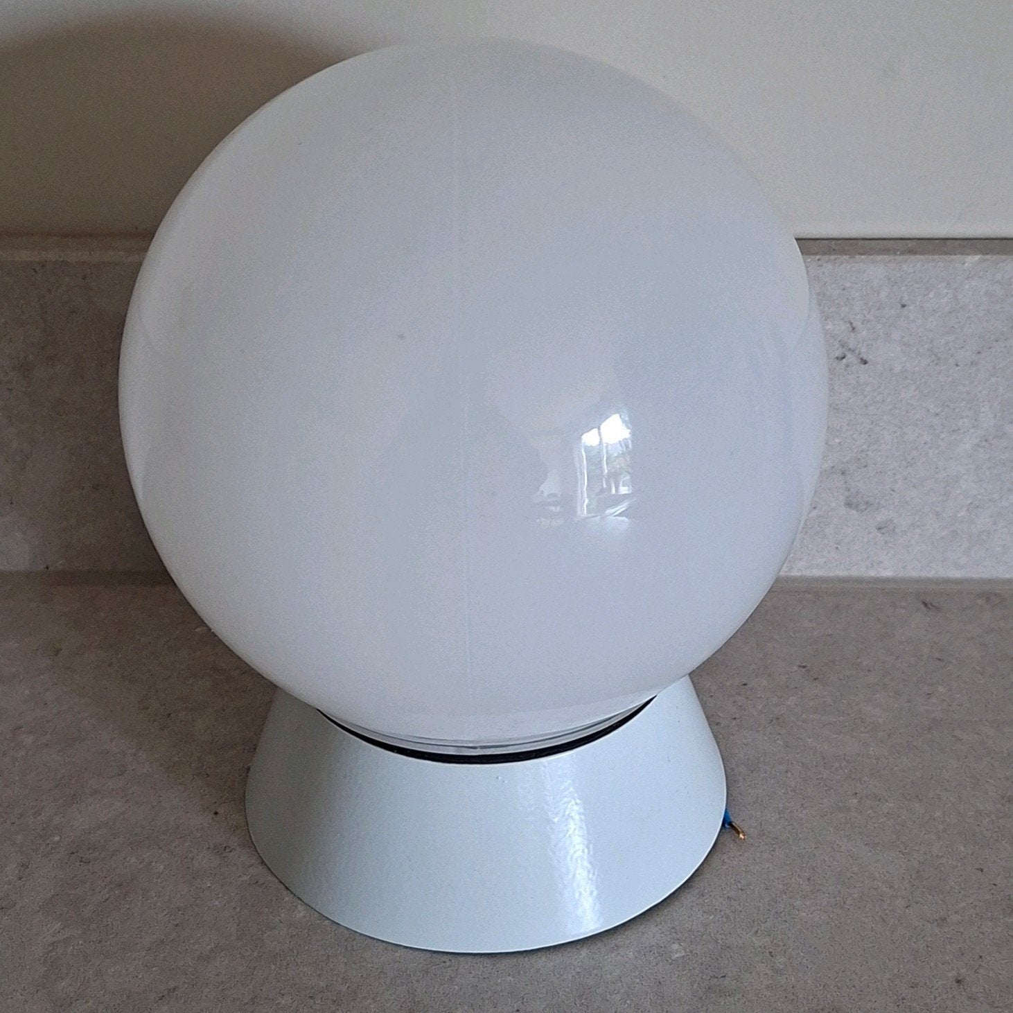Vintage Plafondlamp met Opaalglas Bol - Tijdloos Design, Gebruikt, Vintage, Ophalen of Verzenden, Wit