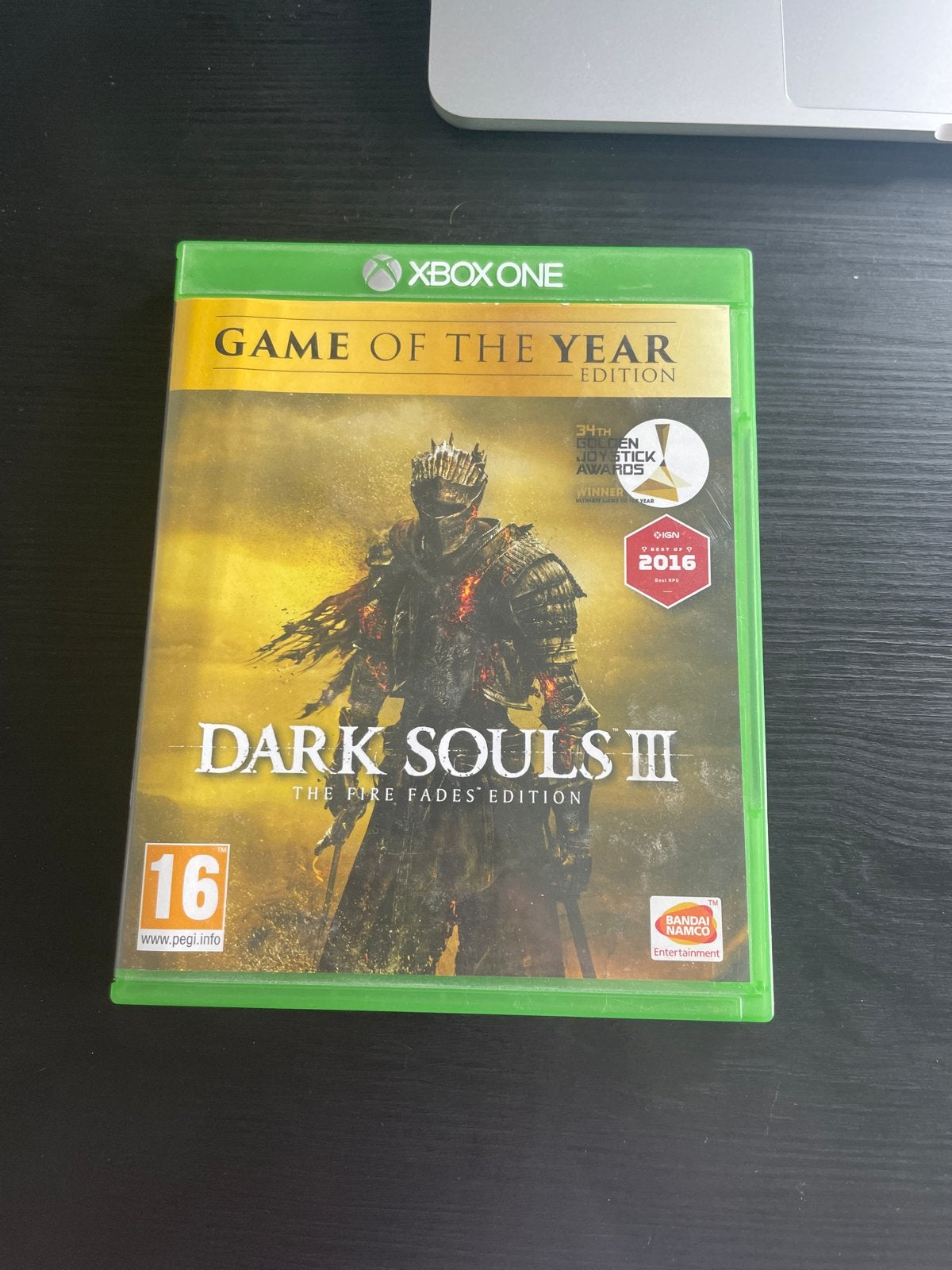 Dark Souls III: The Fire Fades Edition (Xbox One) + Garantie, Online, Gebruikt, One Microsoft Place, South County Business Park, Dublin D18 P521 IRELAND; Registered Office: 70 Sir Rogerson's Quay, Dublin D02 R296 IRELAND