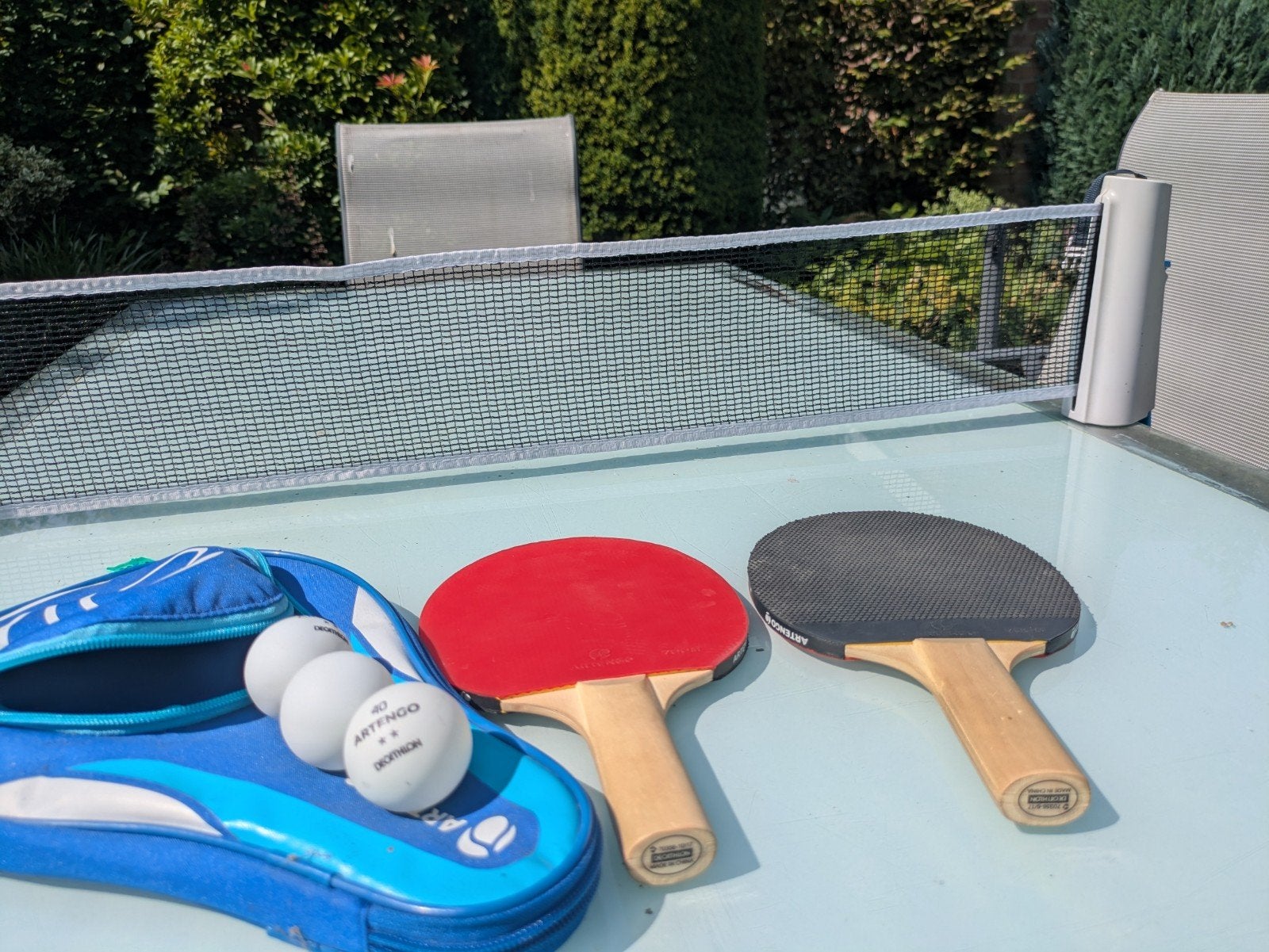 Tafeltennis / pingpong set: 2 batjes, 3 balletjes en net, Ophalen, Zo goed als nieuw, Net, Batje(s) of Balletje(s)