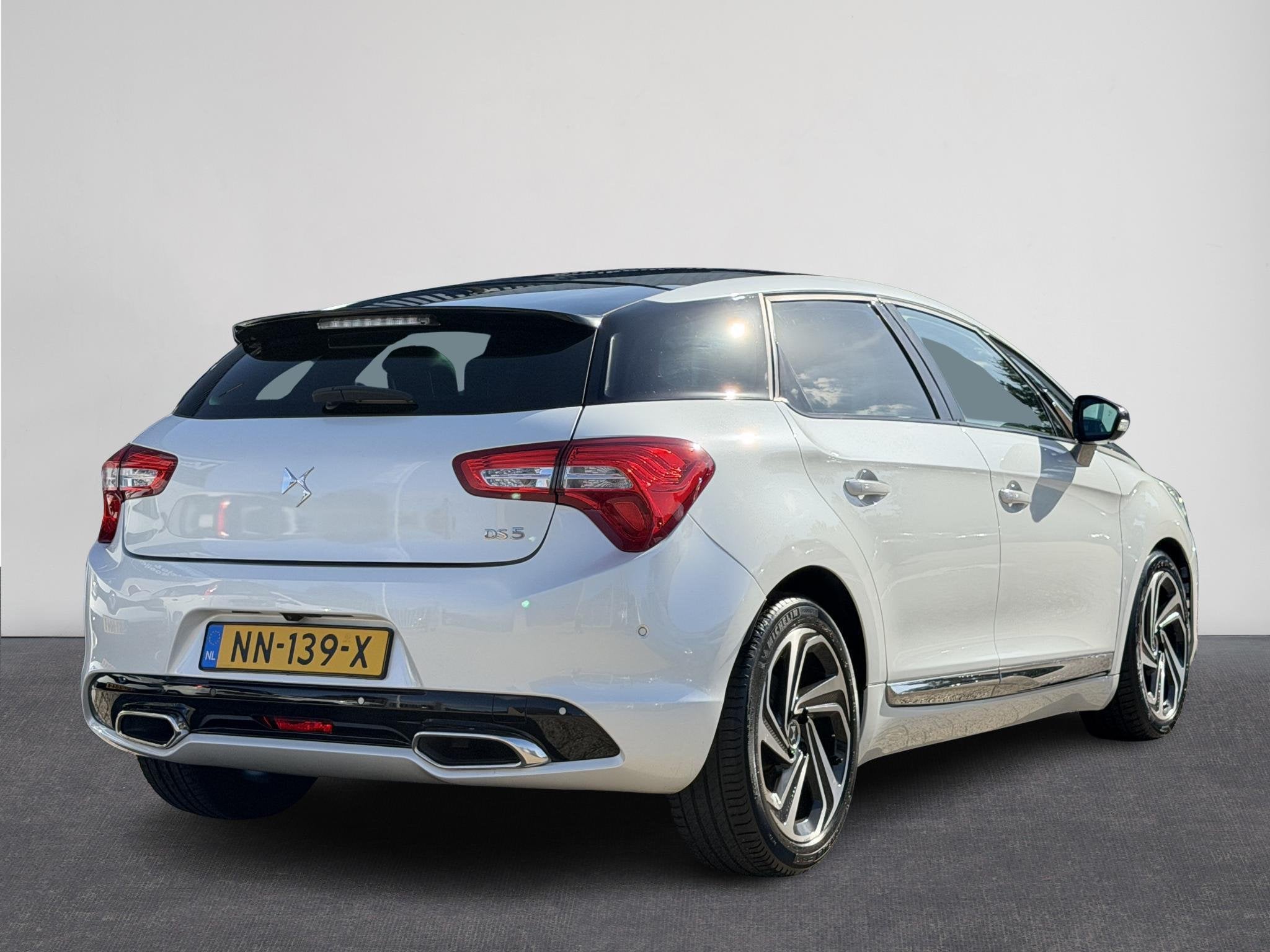 DS 5 1.6 THP Chic 211 PK | Pano | LED | Leer | Navi | Camera, Auto's, Voorwielaandrijving, Verwarmde buitenspiegels, Gebruikt
