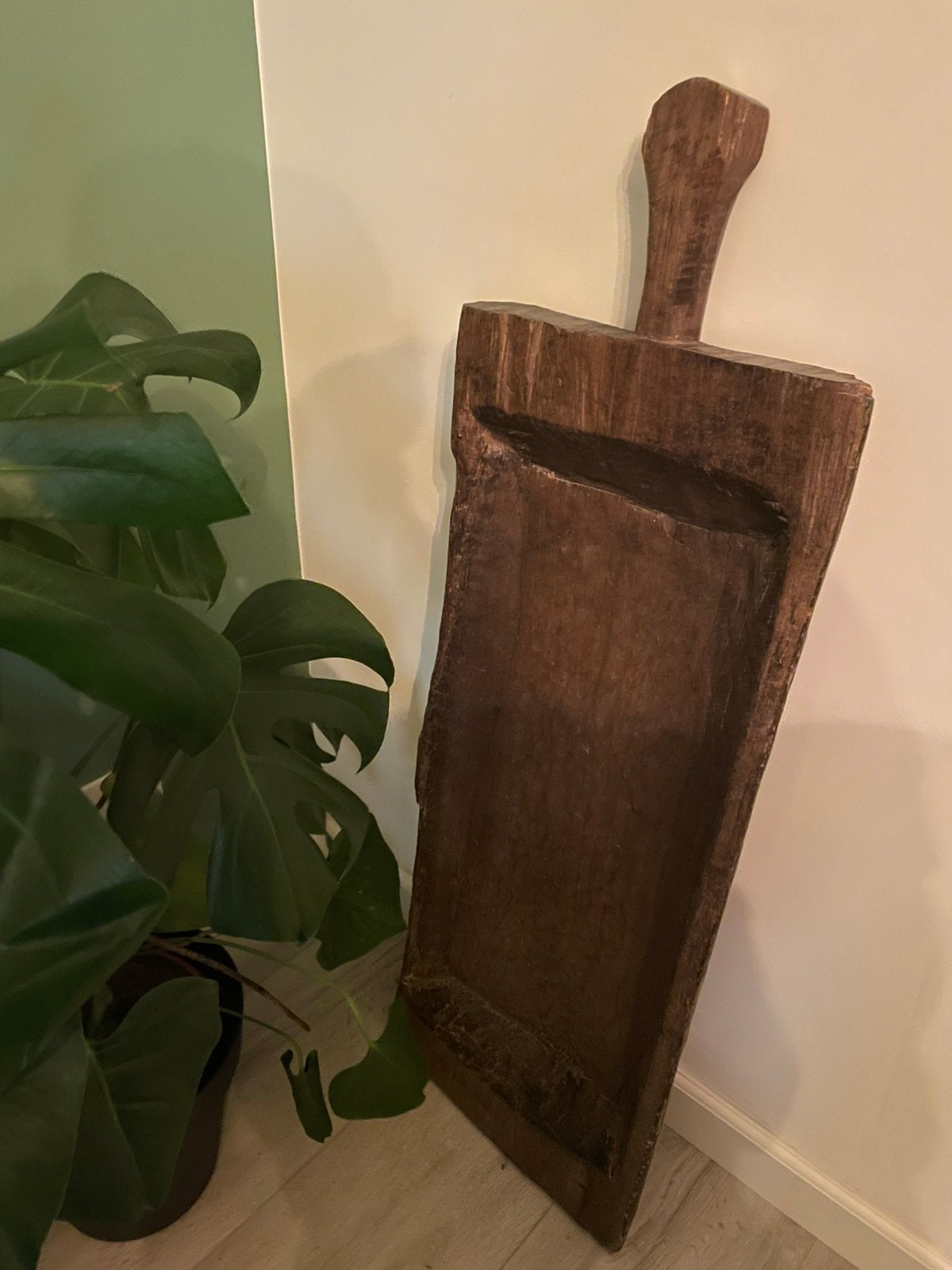 Antieke houten trog met handvat (113 cm) - geconserveerd, Ophalen