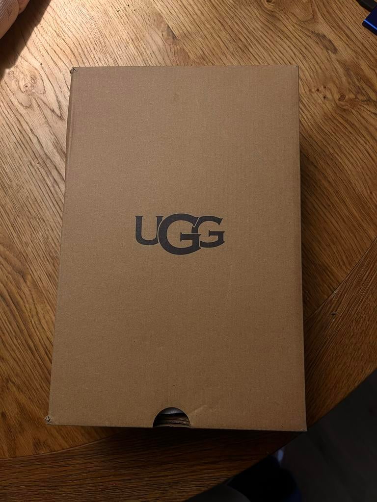 Nieuwe Uggs Pantoffels - Maat 39, Kleding | Dames, Schoenen, Ophalen of Verzenden, Nieuw, Beige, Pantoffels of Sloffen