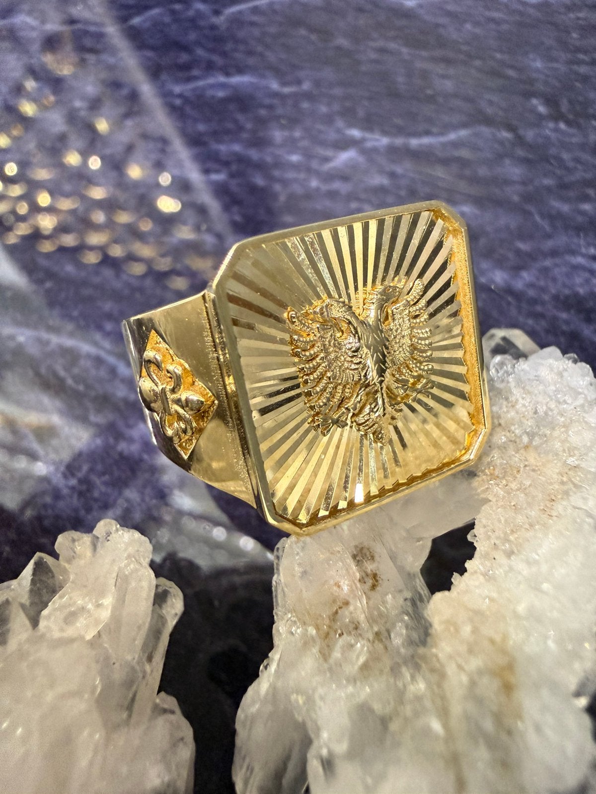 Prachtige 14 karaats gouden ring met Albanese vlag, Ophalen of Verzenden, Nieuw, Goud