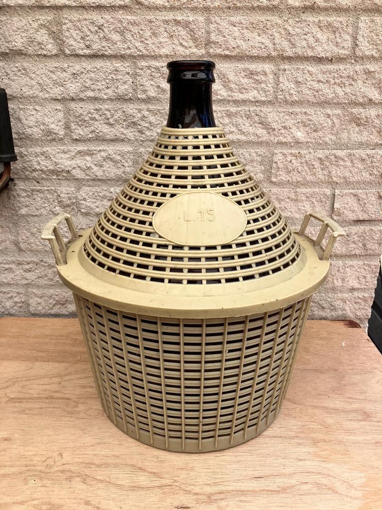 Oude grote fles met kunststof mand, Antiek en Kunst, Ophalen of Verzenden