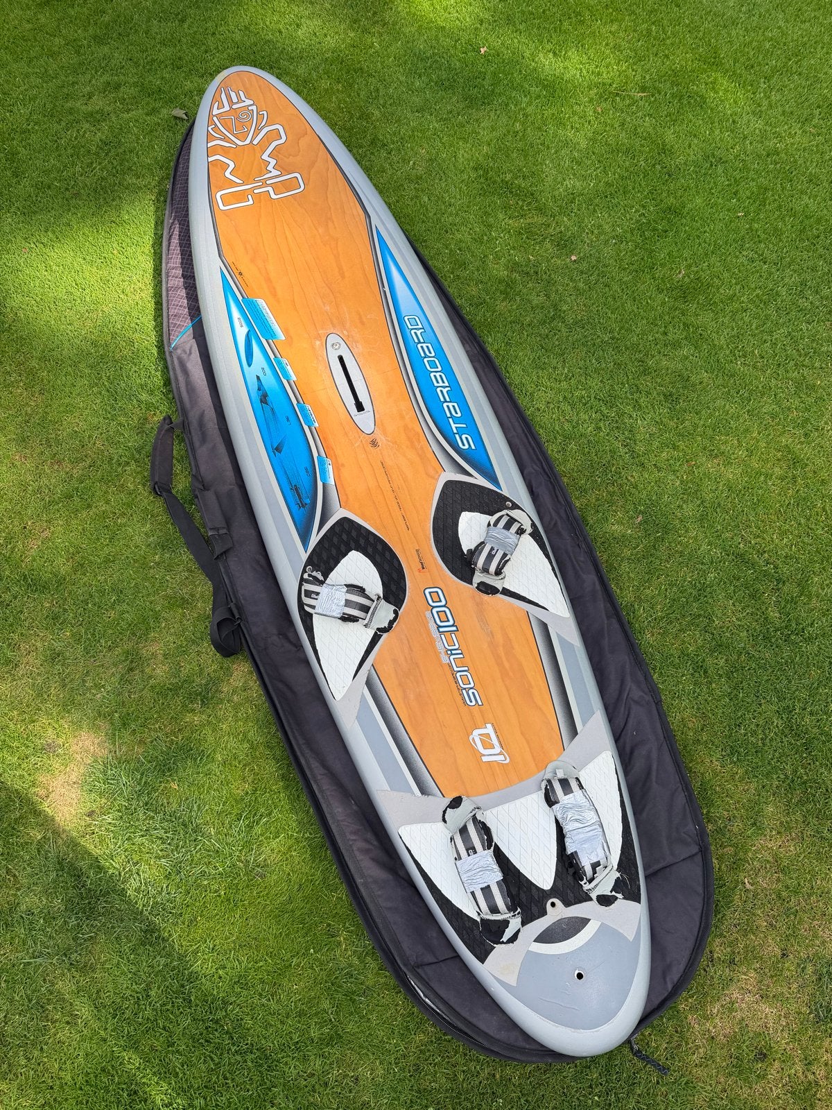 Starboard Sonic 100 Windsurfplank met hoes en vinnen, Ophalen, Gebruikt, Minder dan 250 cm, Starboard