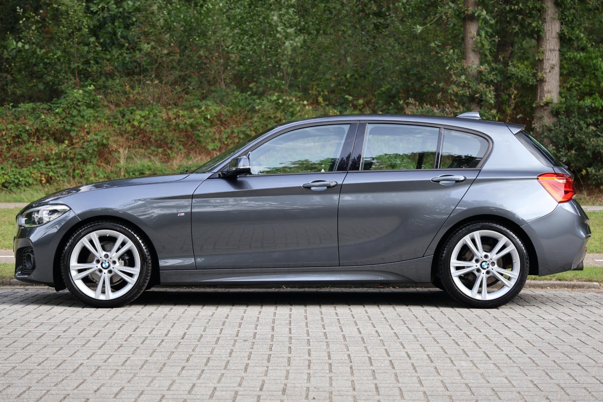 BMW 1-serie 118i M Sport Leder | Navi Pro | Clima | LED | Al, 1-Serie, Gebruikt, 4 cilinders, Automatische klimaatregeling
