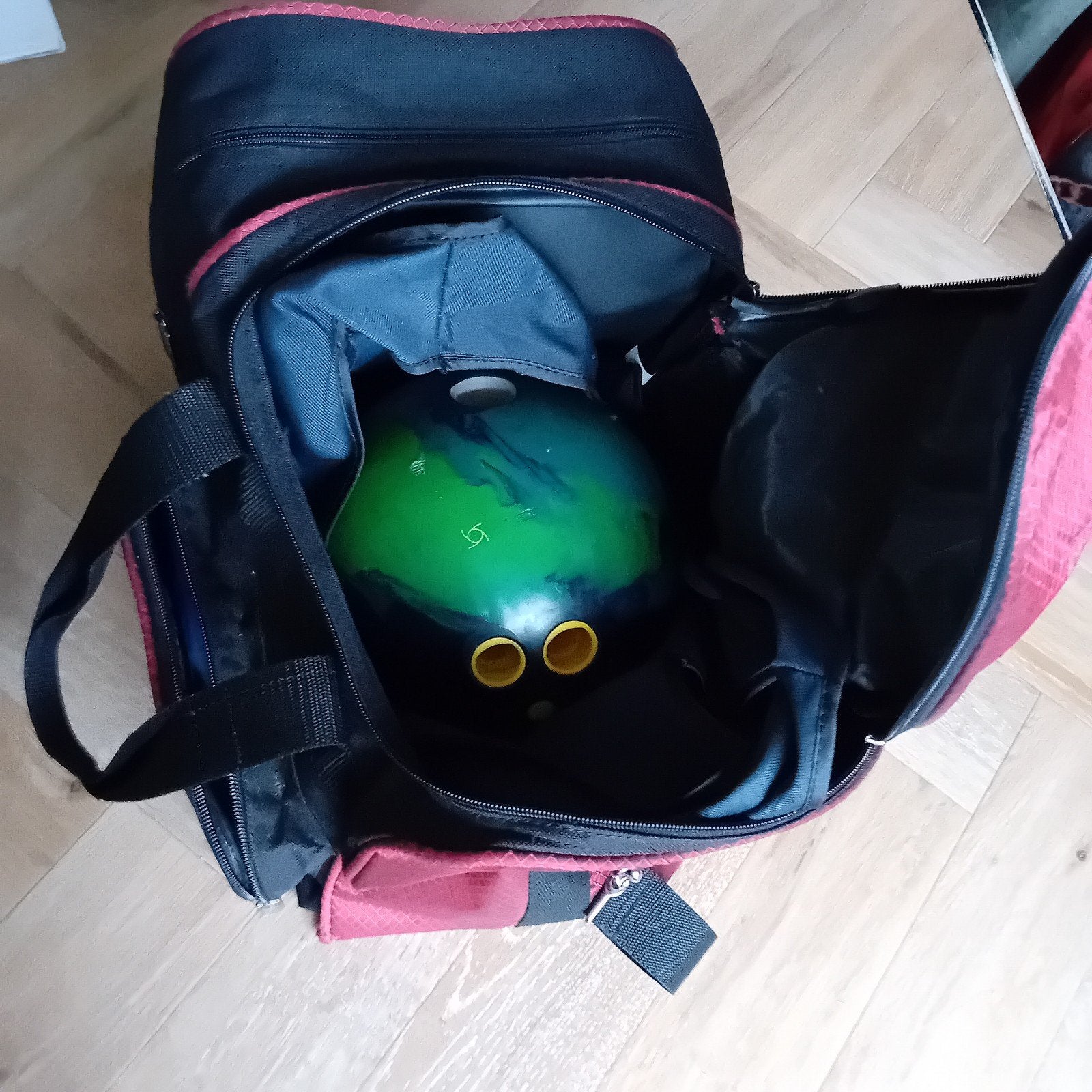 Bowlingbal met draagtas, Ophalen, Zo goed als nieuw, Bal