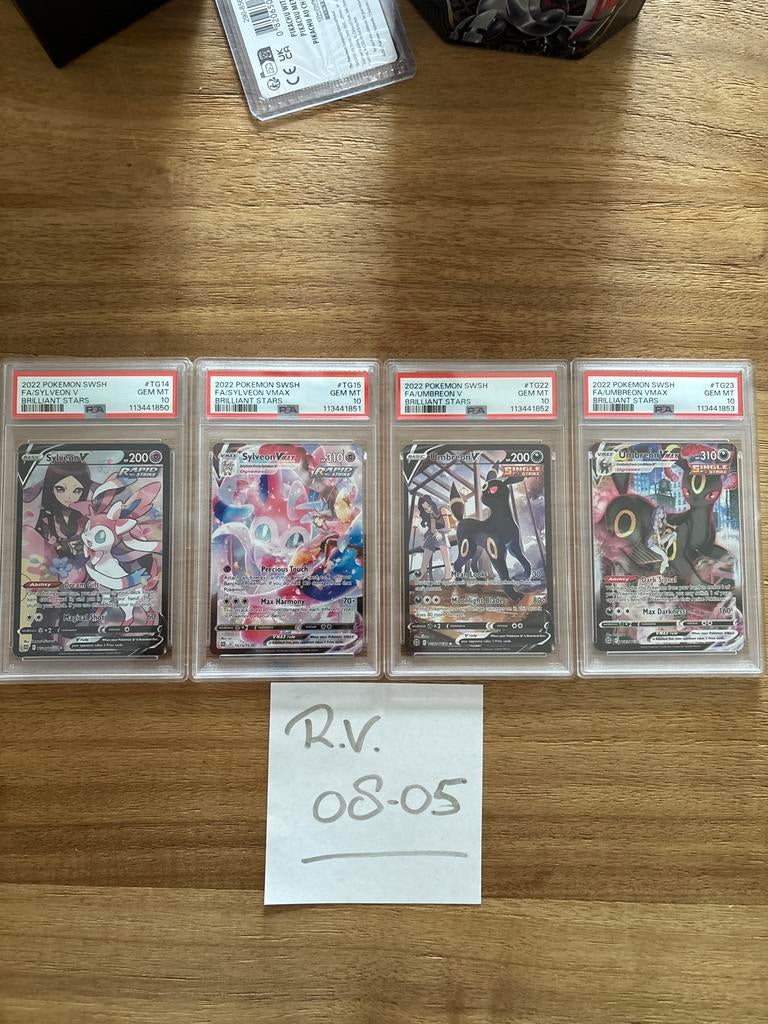 PSA 10 Sylveon V & VMAX, Umbreon V & VMAX Brilliant Stars, Ophalen of Verzenden, Zo goed als nieuw