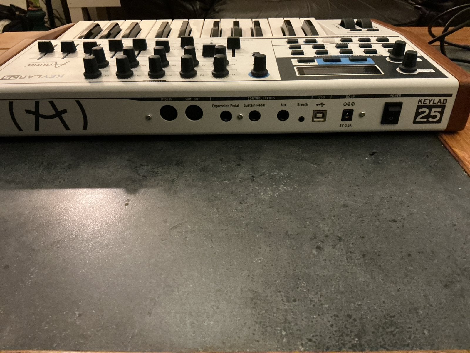 Foto 3 van Arturia Keylab 25 MIDI controller met USB en adapter