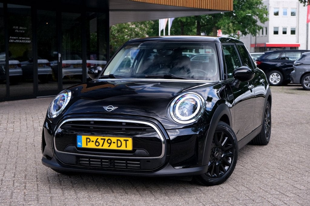Mini 5-Deurs 1.5 One Business Edition|Rijklaar!|Carplay|Crui, Voorwielaandrijving, Leder en Stof, Zwart, Handgeschakeld