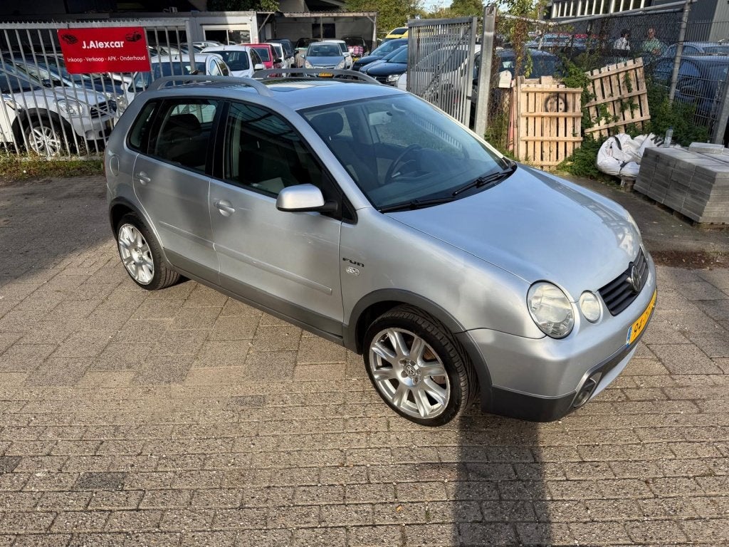Volkswagen Polo 1.4-16V FUN (bj 2004), Dealer onderhouden, Gebruikt, Zwart, 4 cilinders