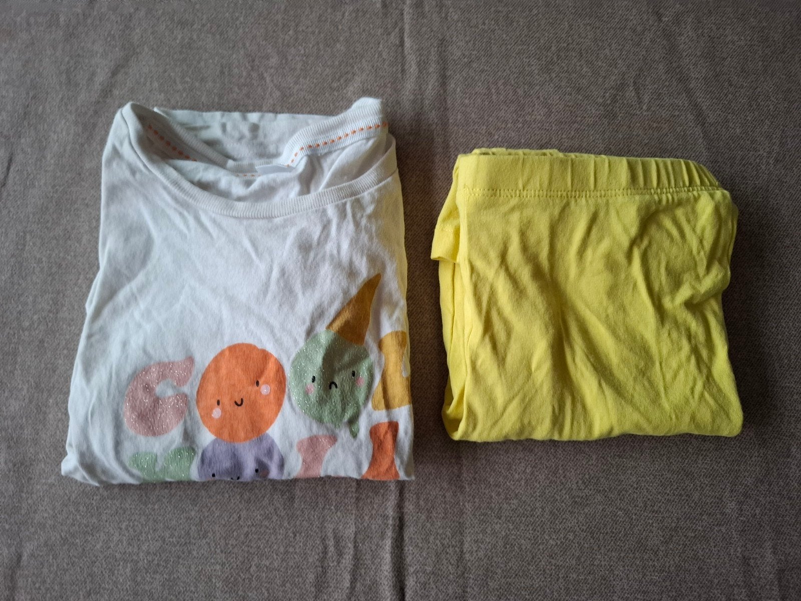 Shirt en broek maat 122-128 in goede staat, Kinderen en Baby's, Kinderkleding | Maat 122, Gebruikt, Ophalen of Verzenden, Setje