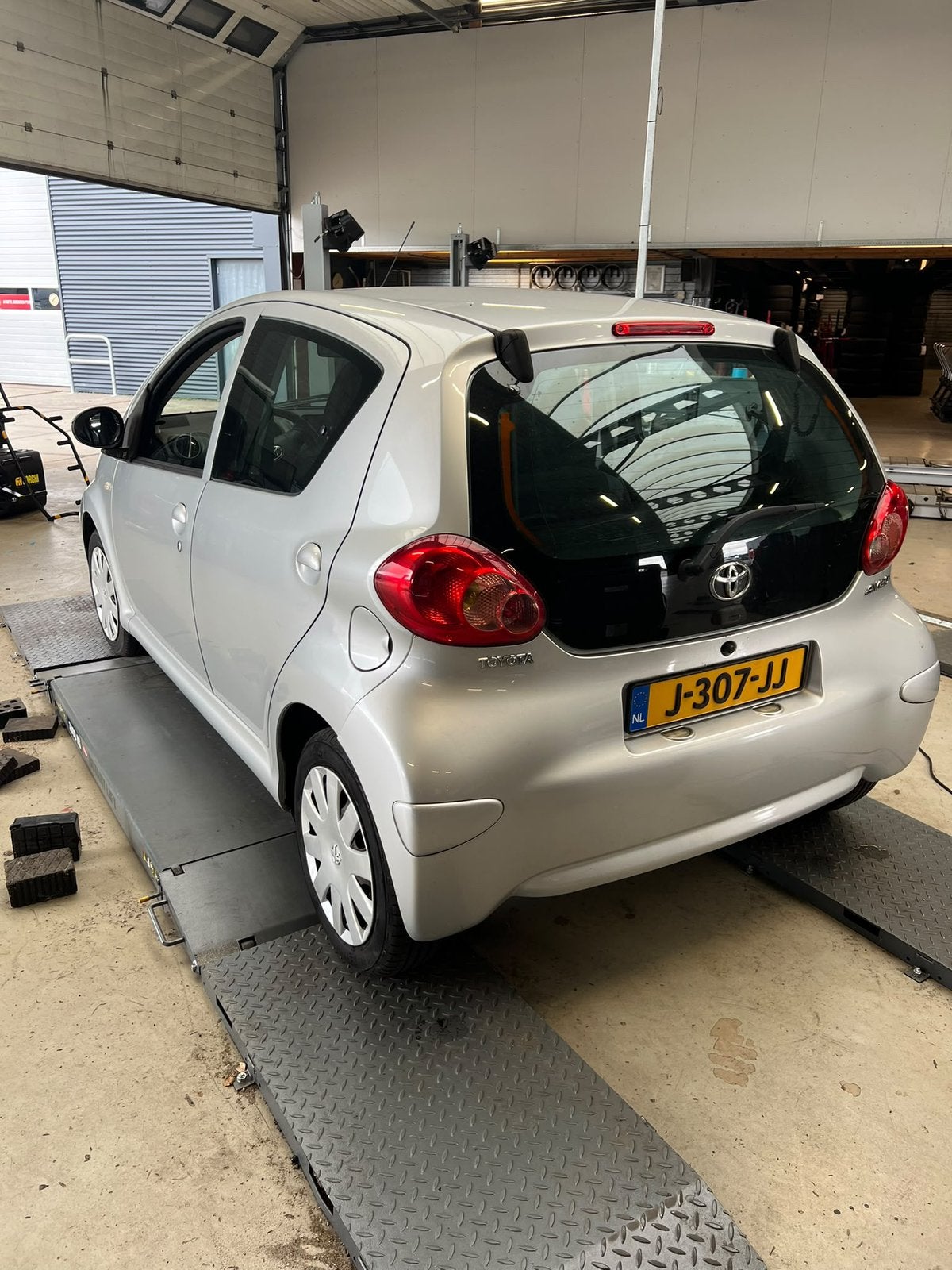 Foto 9 van Toyota Aygo 1.0 12V Vvt-i 5DRS 2006 Grijs