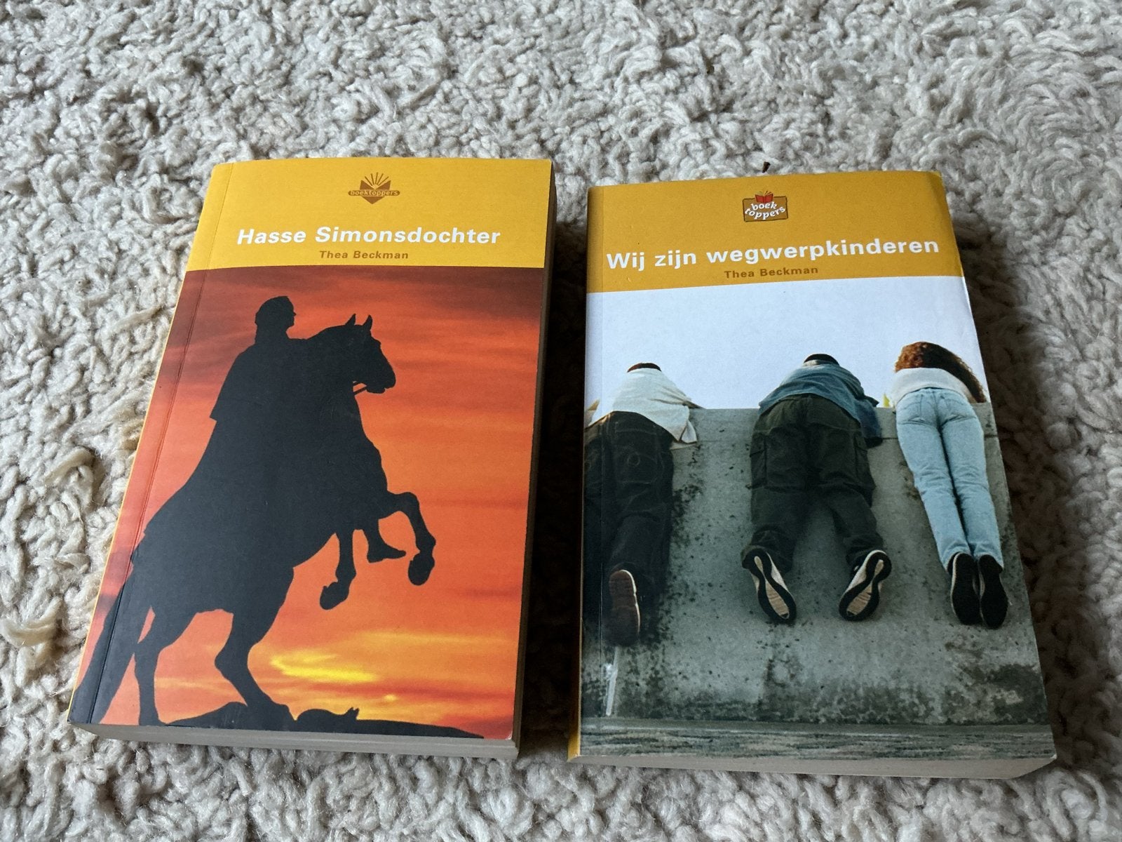 Thea Beckman: Hasse Simonsdochter & Wij zijn wewegwerpkinder, Boeken, Ophalen of Verzenden, Nieuw, Fictie
