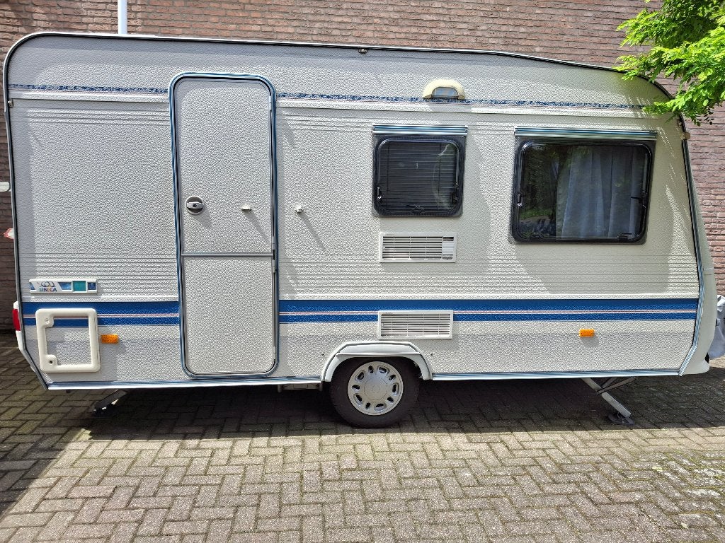 Adria Unica A 390 DS met fietsenrek, voortent en luifel, Treinzit, Dwarsbed, Particulier, Adria
