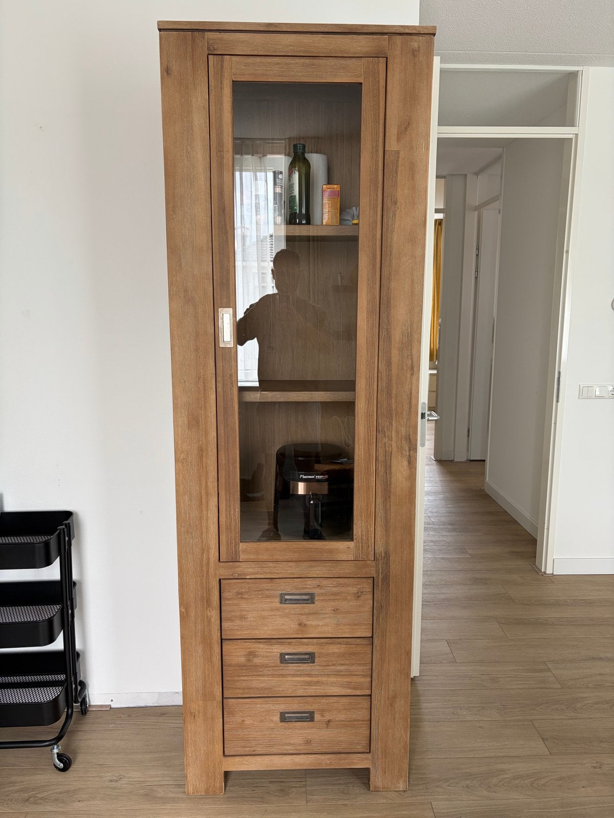 Houten vitrinekast met lades - 220x70x40 cm, Ophalen, Gebruikt