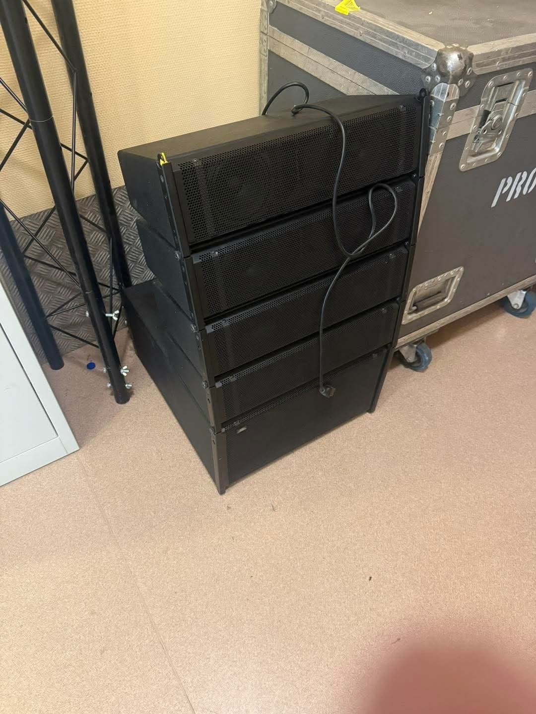 cintronic actieve speakers hangray 2x 300 watt..1 set, Ophalen, Zo goed als nieuw, Overige instrumenten