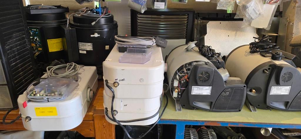Div. Truma combi's, boilers en E/S kachels op 30 of 50 mB, Ophalen, Zo goed als nieuw