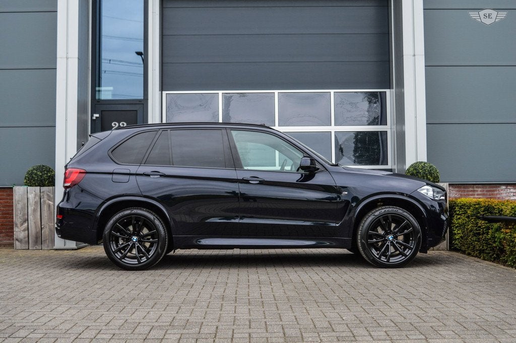 BMW X5 XDrive35i M Sport Edition|PANO|ADAPTIVE LED|HUD|ACC|T, Automaat, 2005 kg, Gebruikt, Zwart