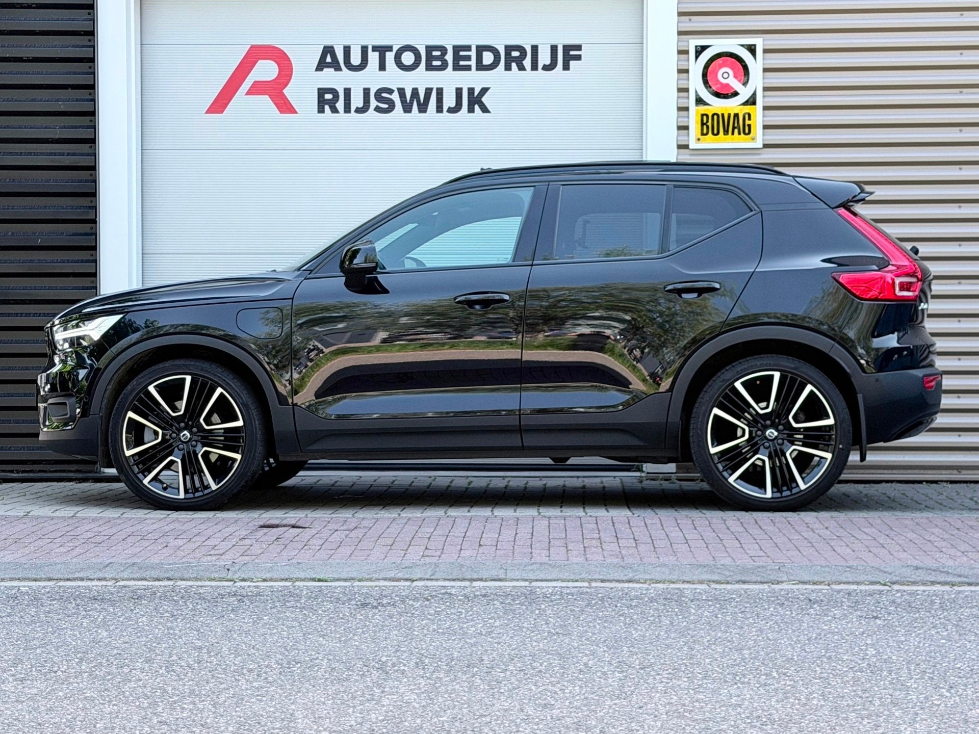Volvo XC40 1.5 T5 Recharge R-Design Pano/H&K/Memory, 12 maanden, Zwart, Bedrijf, 3 cilinders