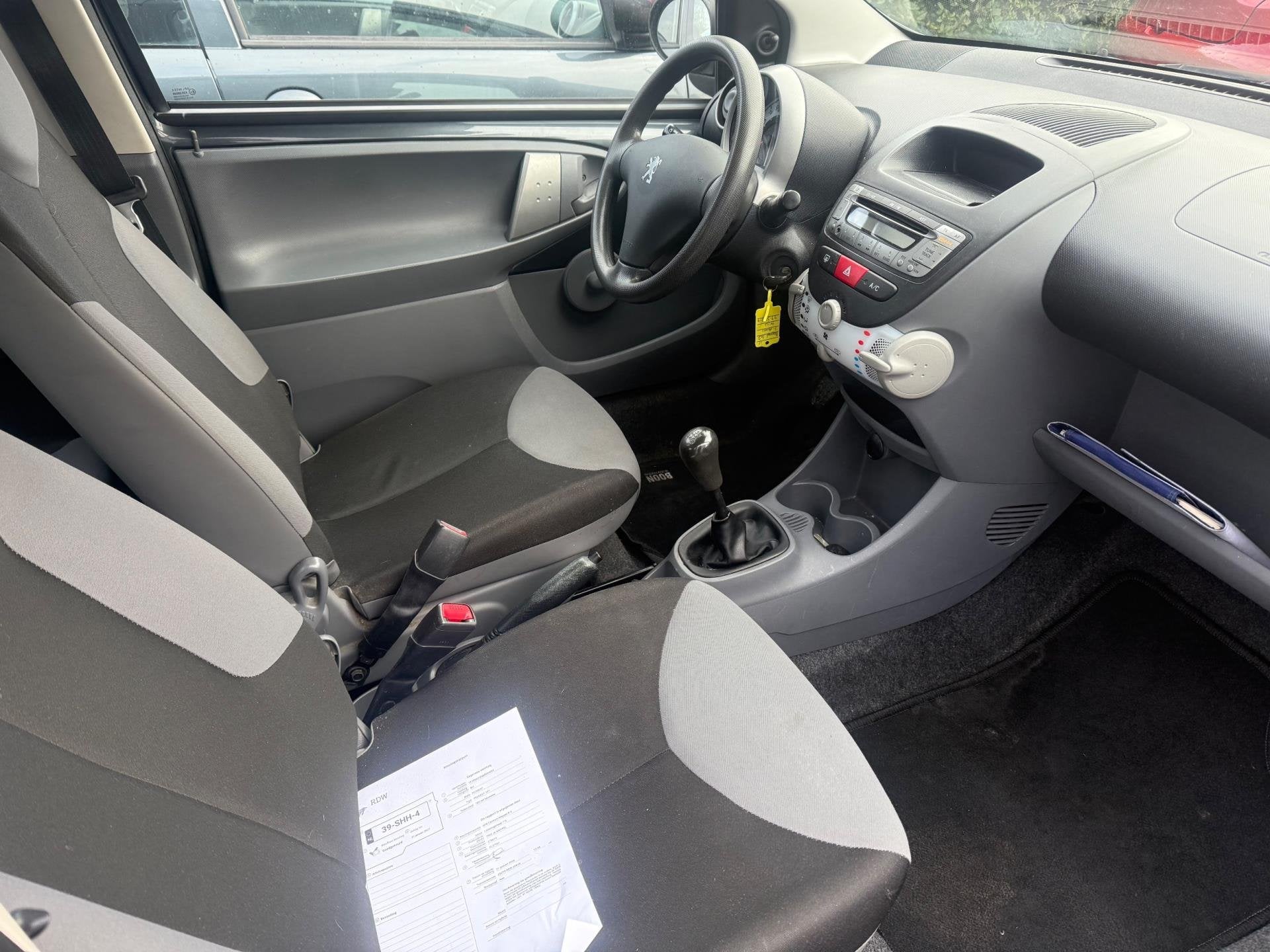 Peugeot 107 1.0-12V XR 2011 Airco Nieuwe APK, Auto's, Peugeot, Voorwielaandrijving, Euro 5, Gebruikt, 4 stoelen