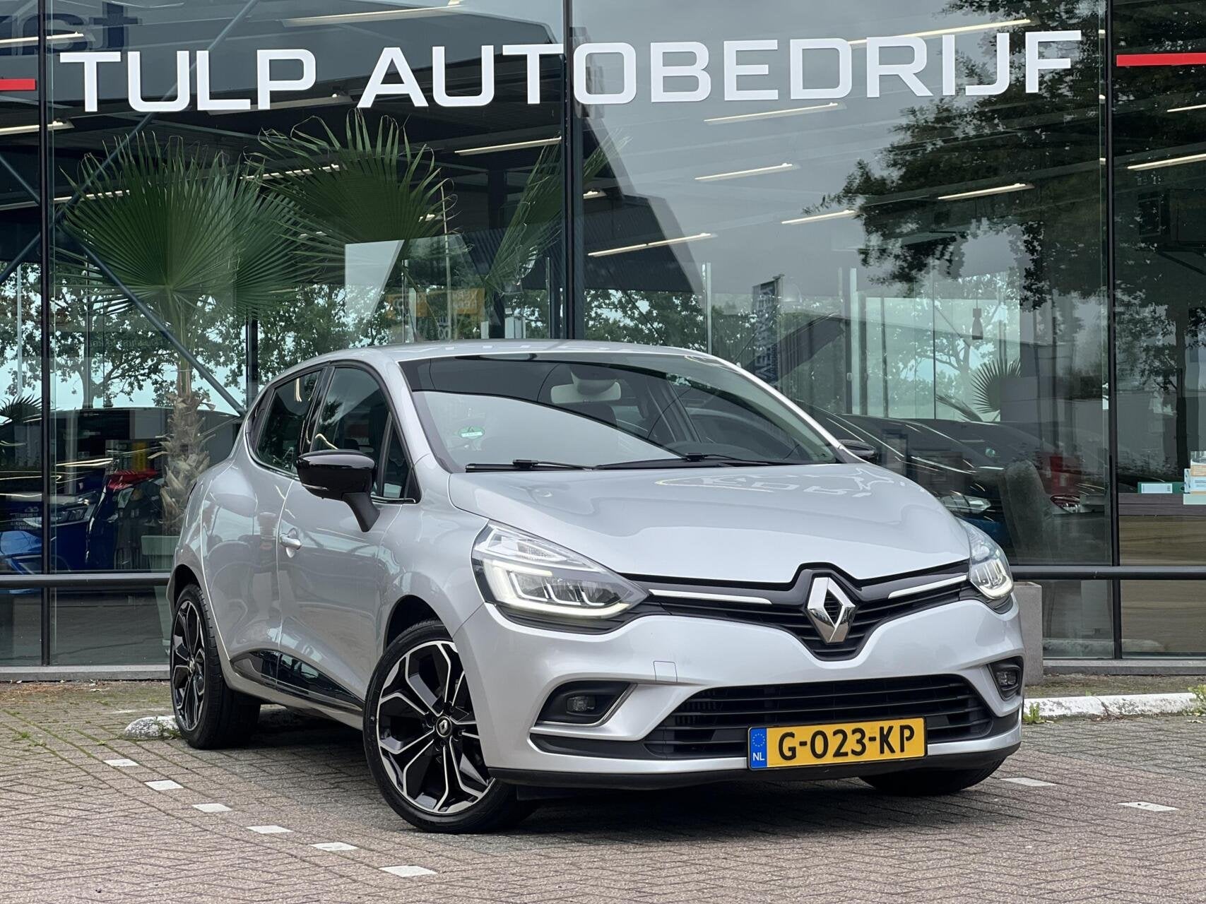 Renault Clio 0.9 TCe Intens 5 Deurs Airco Clima Cruise Deale, Auto's, Voorwielaandrijving, Gebruikt, 580 kg, Leder en Stof
